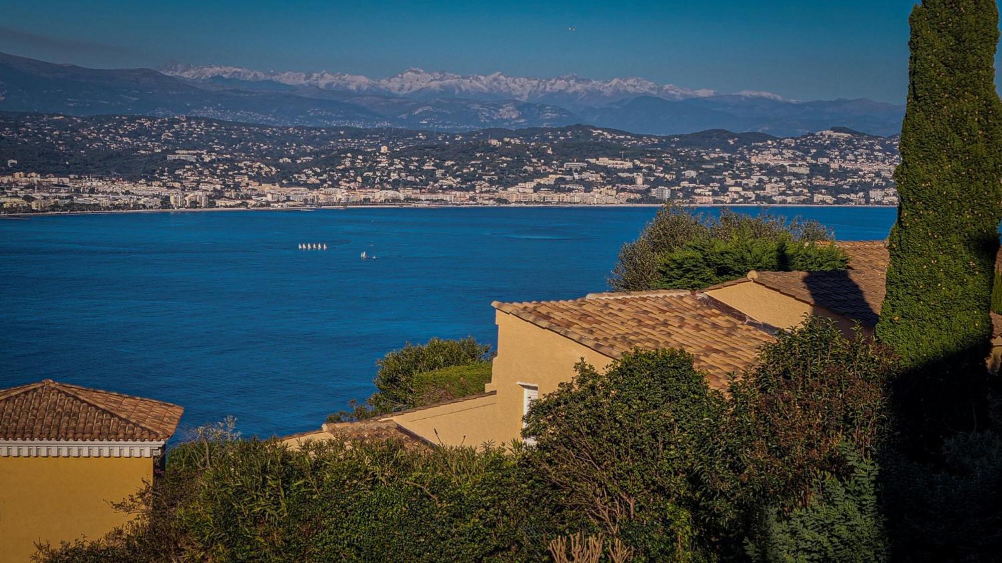 Horizon Bleu Vue Panoramique Sur Theoule-sur-Mer